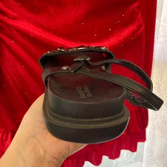 Simply Vera Vera Wang Black Silver Gold Rhinestones Embellished Black Sandals 8 - Picture 5 of 7